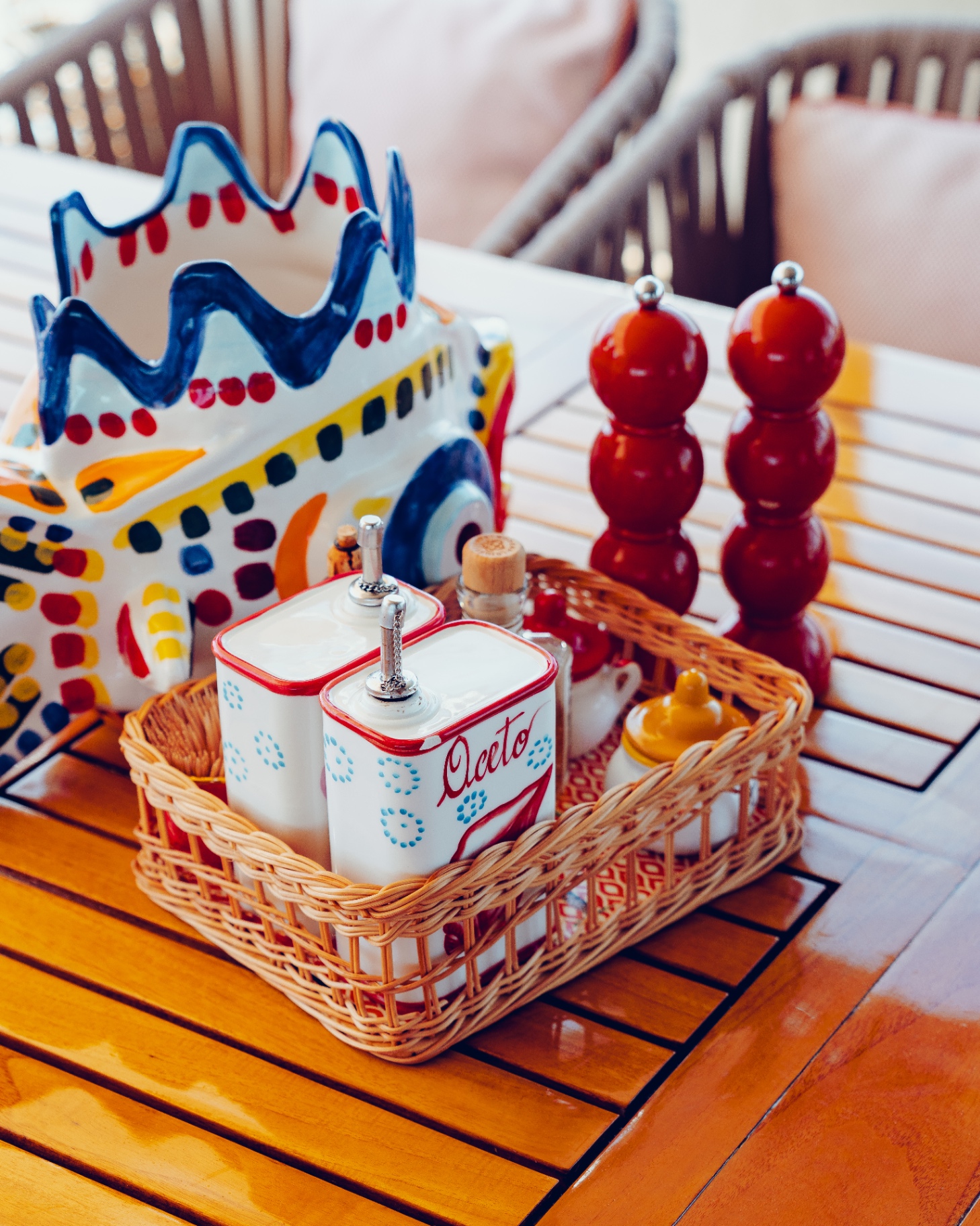 Hand-painted ceramics and table details